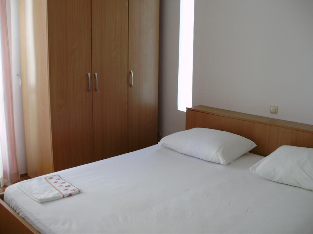 Cosmic Gate Apartments (Adults Only) Novalja Eksteriør billede